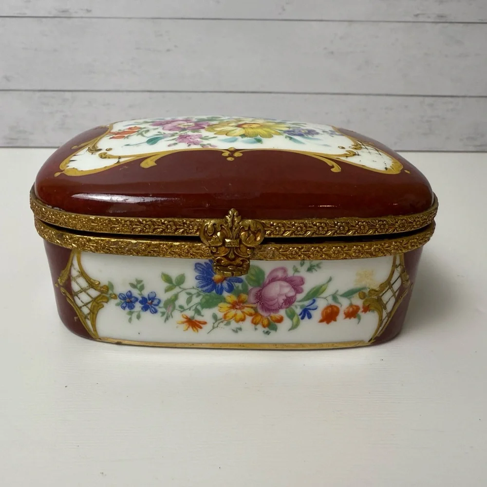 France Hand Painted Plum Porcelain Hinged Trinket Box With Matching Trinket Tray - Picture 8 of 13